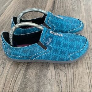 Cushe Blue print Slipper ll Womens 6 Slip On shoe size 37